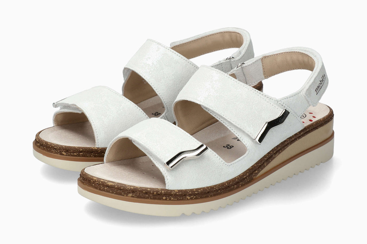 Darcie - White | M8QK