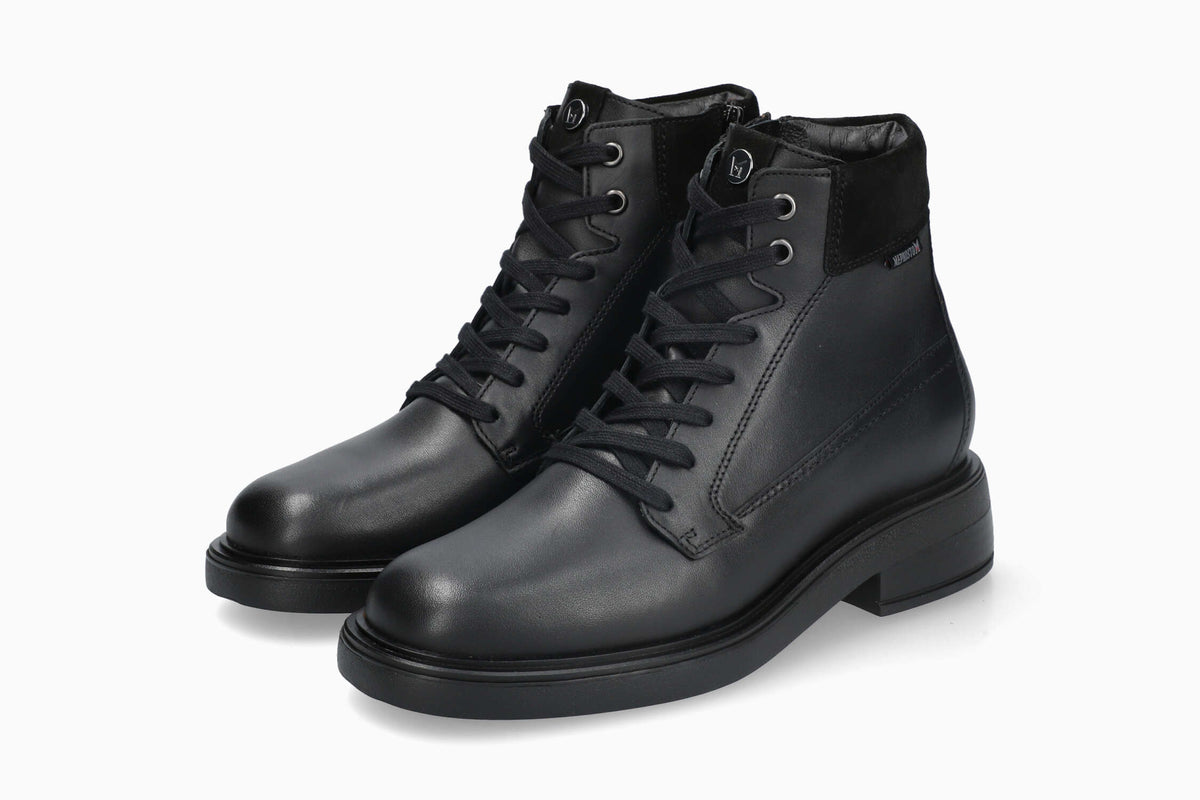 Pia - Black | M8OR
